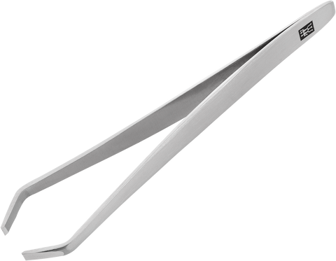 Queransicht der ZWILLING Premium abgewinkelte Pinzette aus rostfreiem Edelstahl mit angerauten, perfekt kalibrierten Spitzen.