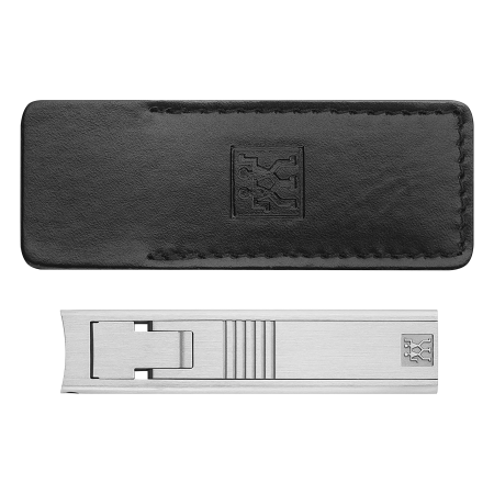ZWILLING Premium Nagelknipser aus rostfreiem Edelstahl mit gebogener Schneide inklusive integrierter Nagelfeile und Lederhülle.