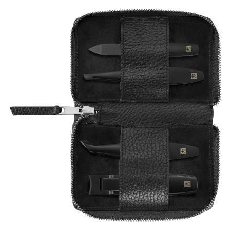 Geöffnetes ZWILLING Premium Set 4tlg. in Schwarz mit Reißverschluss und essentiellen Pflegeinstrumenten in matt-schwarz.