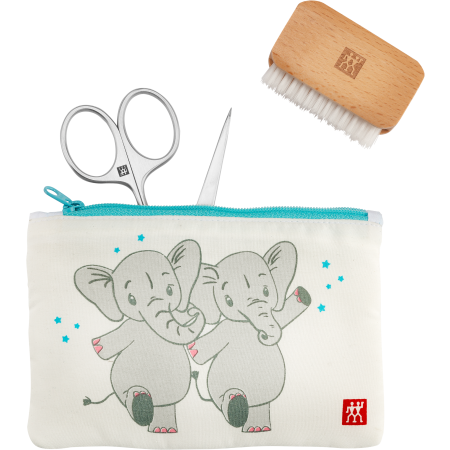 Frontalansicht eines ZWILLING Premium Baby und Kinder Maniküre Sets 3tlg. in weiß mit verspieltem Motiv und Reißverschluss und einer Nagelschere, einer Pinzette und einer Kinder-Nagelbürste.