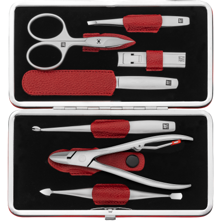 Geöffnetes ZWILLING Premium Set 7tlg. in rot mit Metallrahmen, mit den meistgenutzten Pflegeinstrumenten aus rostfreiem Edelstahl.