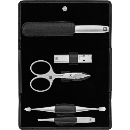 Geöffnetes ZWILLING Premium Set 5tlg. in Schwarz mit Druckknopfverschluss und den meistgenutzten Pflegeinstrumenten aus rostfreiem Edelstahl.