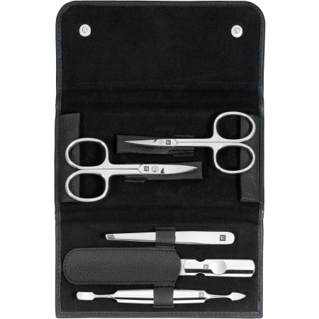 Geöffnetes ZWILLING Classic Set 5tlg. in schwarz mit Druckknopfverschluss mit den meistgenutzten Pflegeinstrumenten aus rostfreiem Edelstahl.