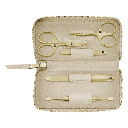 Geöffnetes ZWILLING Premium Set 5tlg. in Beige mit Reißverschluss und den meistgenutzten Pflegeinstrumenten in gold.