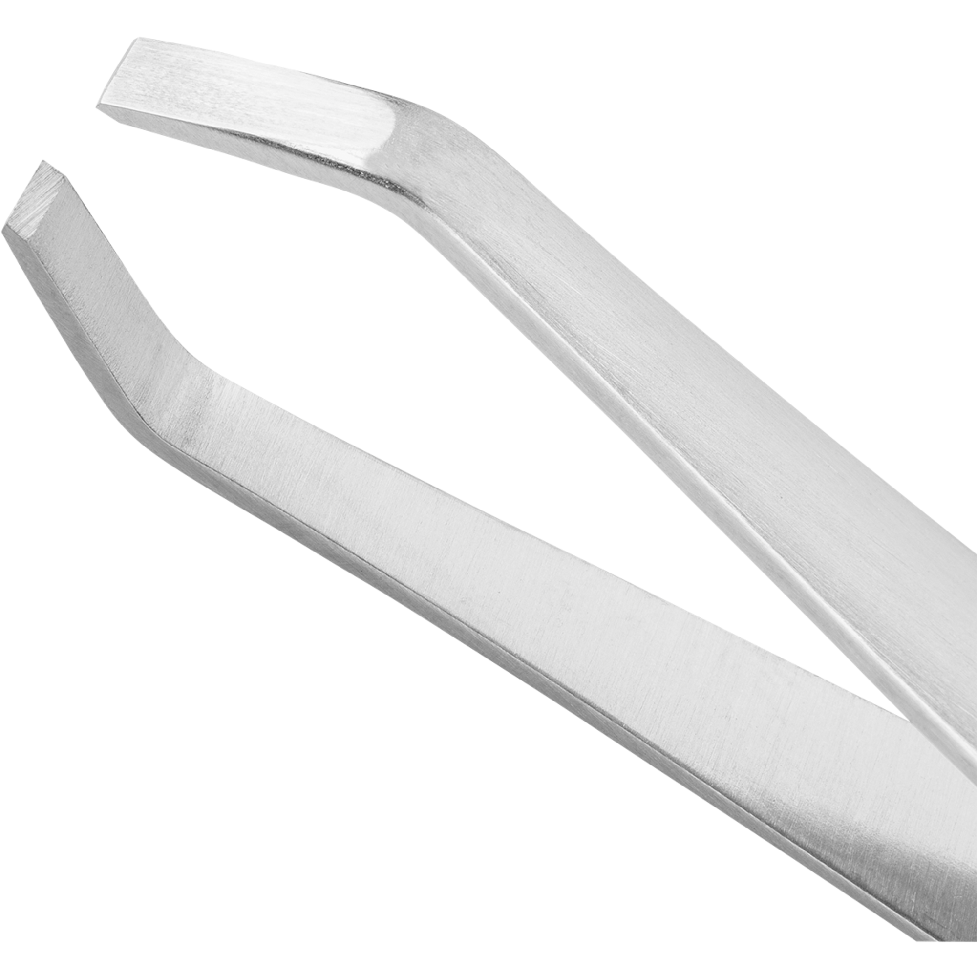 Nahaufnahme der angerauten, perfekt kalibrierten Spitzen der ZWILLING Premium Pinzette, abgewinkelt.