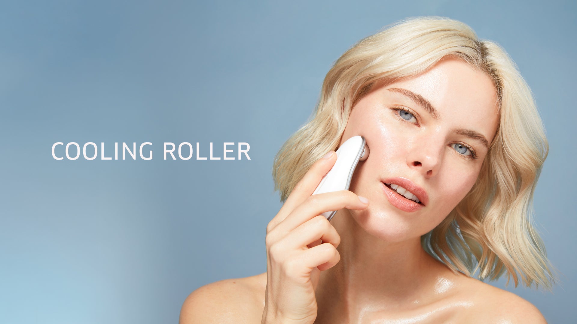 Neuer Cooling Roller von ZWILLING Beauty, dargestellt bei der Anwendung durch eine junge Frau.
