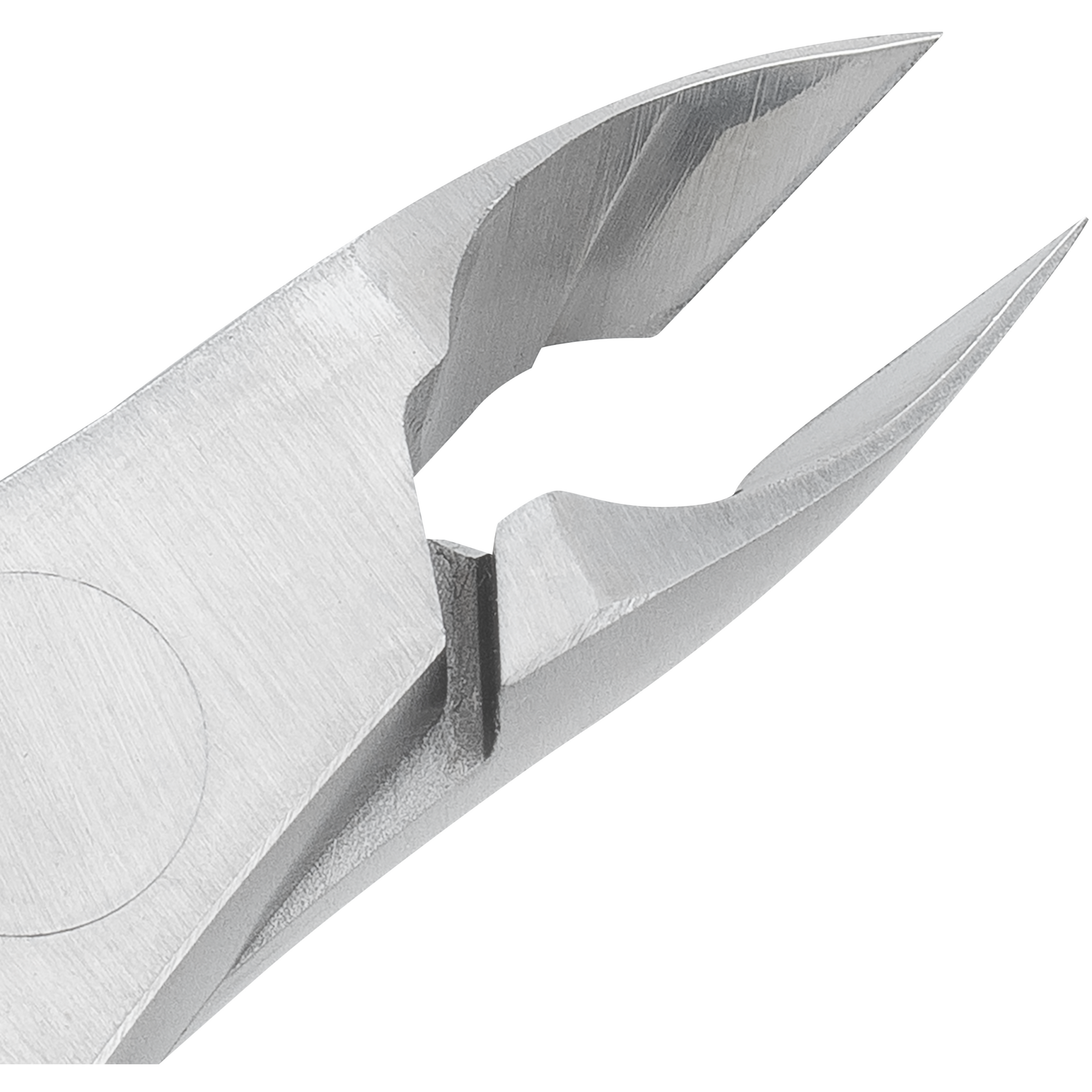 Nahaufnahme der geöffneten Schneide der ZWILLING Premium Nagelhautzange aus rostfreiem Edelstahl mit präziser Schneide für exakten Schnitt.