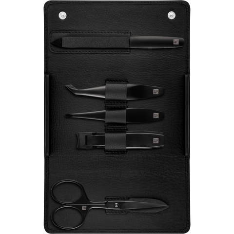 Geöffnetes ZWILLING Premium Set 5tlg. in schwarz mit Druckknopfverschluss mit den meistgenutzten Pflegeinstrumenten in matt-schwarz.