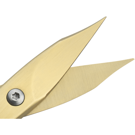 Nahaufnahme der geöffneten Schneide der ZWILLING Premium Nagel- und Nagelhautschere in Gold aus rostfreiem Edelstahl mit scharfen, präzisen Klingen.