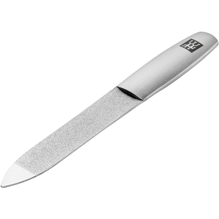 Queransicht der Vorderseite einer ZWILLING Premium Saphir-Nagelfeile aus rostfreiem Edelstahl mit grob-und feinkörnigen Feilenflächen zum Kürzen und Formen.