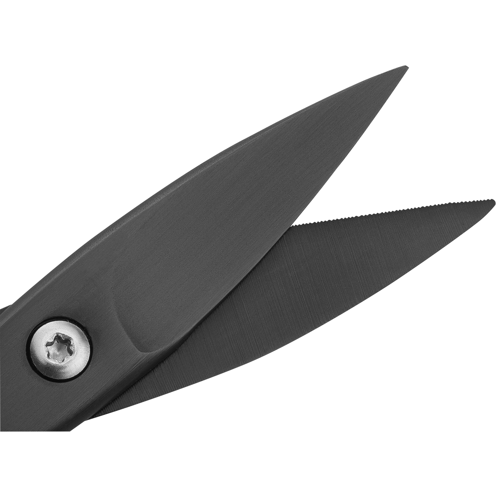 Nahaufnahme der geöffneten Schneide der ZWILLING Premium Nagelschere in Schwarz aus rostfreiem Edelstahl mit scharfen, präzisen Klingen.