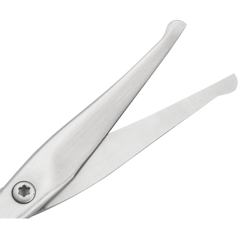 Nahaufnahme der geöffneten Schneide der ZWILLING Premium Nasen- und Ohrenhaarschere aus rostfreiem Edelstahl mit gerader Schneide und abgerundeter Spitze.