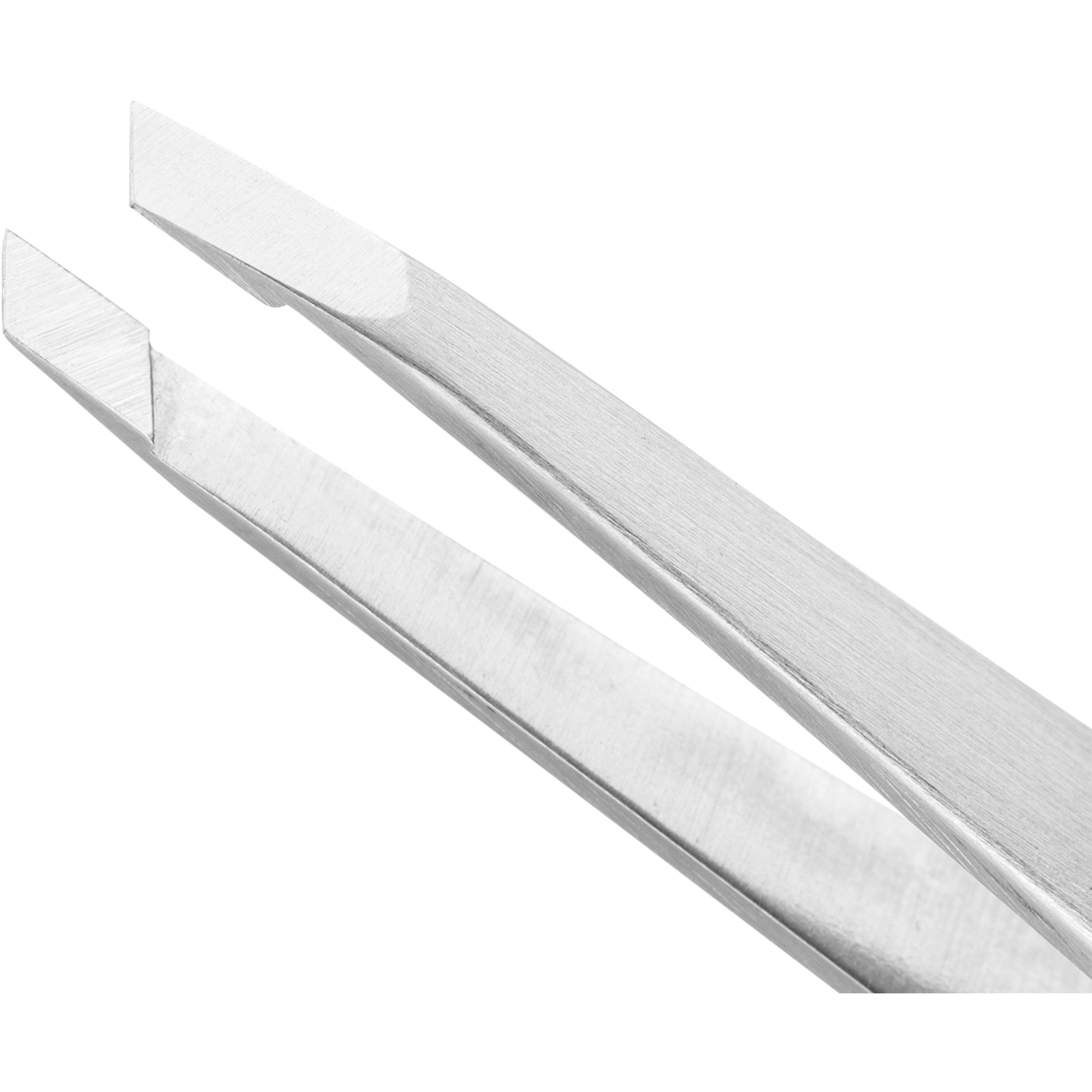 Nahaufnahme der handgeschliffenen Spitzen der ZWILLING Premium Pinzette, schräg.