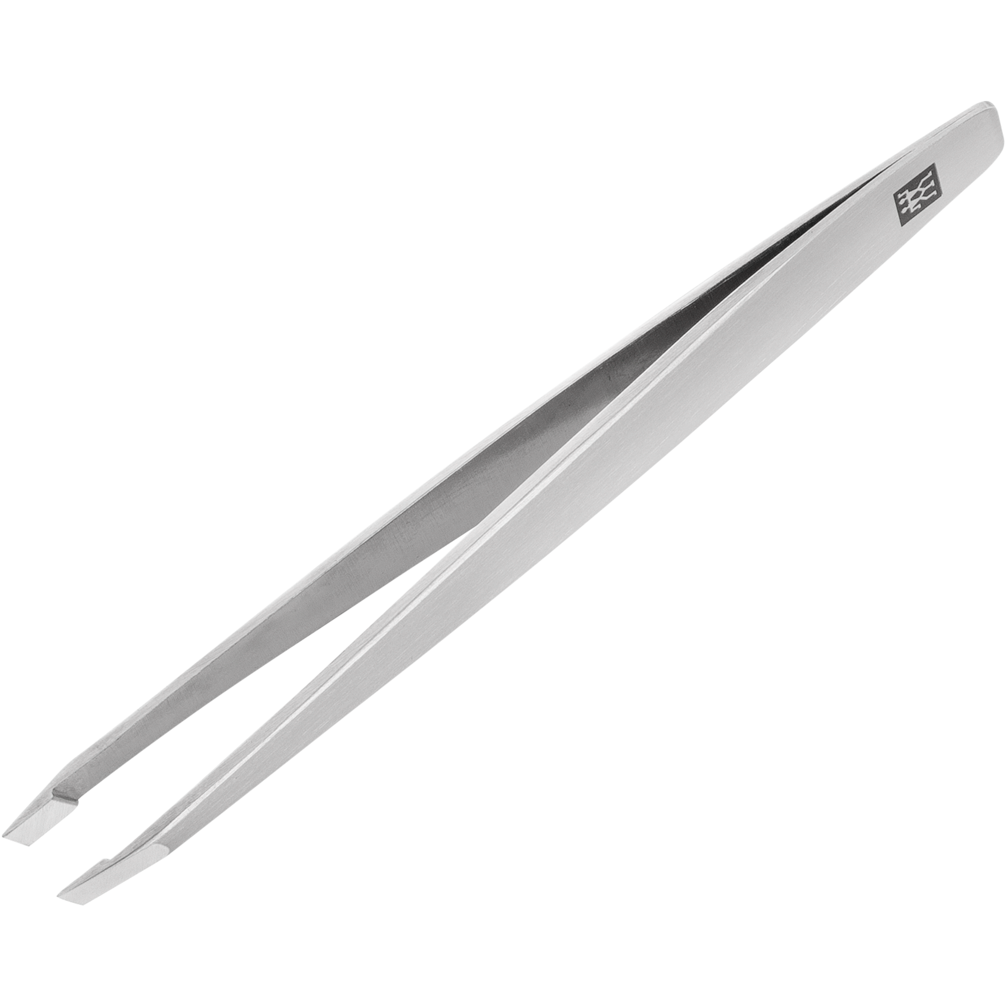 Queransicht der ZWILLING Premium schräge Pinzette aus rostfreiem Edelstahl mit handgeschliffenen Spitzen.