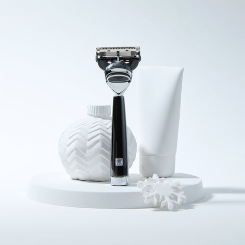ZWILLING Beauty Geschenkidee für die Rasur – hochwertiger Rasierer in festlicher Kulisse