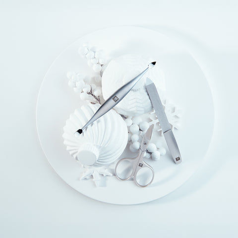 ZWILLING Beauty Geschenkideen für die perfekte Maniküre – stilvolle Maniküre Tools in festlicher Kulisse