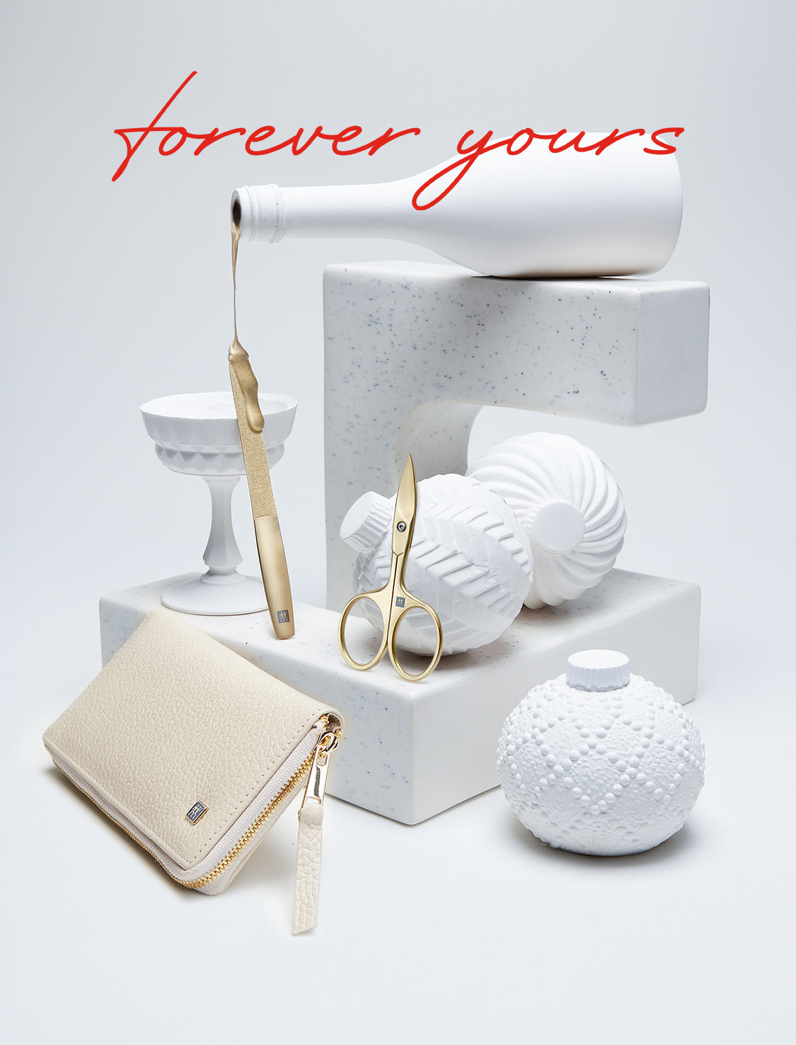 Forever yours! ZWILLING Beauty Premium Gold Geschenkset in festlicher Weihnachtskulisse – luxuriöse Maniküre- und Pflegeprodukte als exklusive Geschenkidee