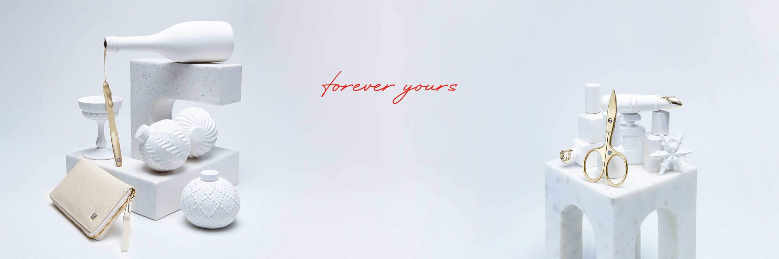 Forever yours! ZWILLING Beauty Premium Gold Geschenkset in festlicher Weihnachtskulisse – luxuriöse Maniküre- und Pflegeprodukte als exklusive Geschenkidee