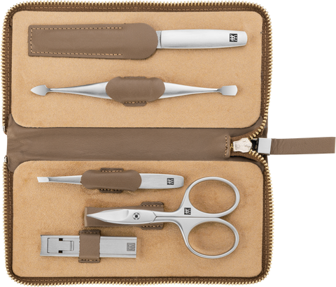 Geöffnetes ZWILLING Premium Set 5tlg. in taupe mit den meistgenutzten Pflegeinstrumenten aus rostfreiem Edelstahl.