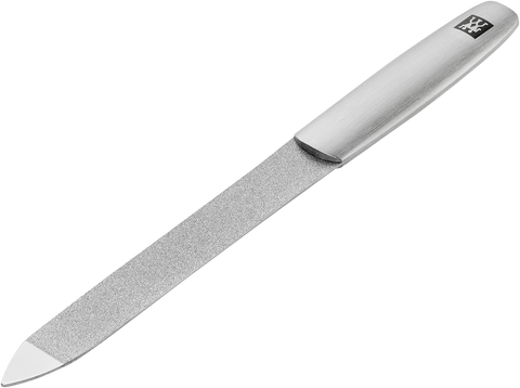 Queransicht einer ZWILLING Premium Saphir-Nagelfeile aus rostfreiem Edelstahl mit grob-und feinkörnigen Feilenflächen zum Kürzen und Formen.