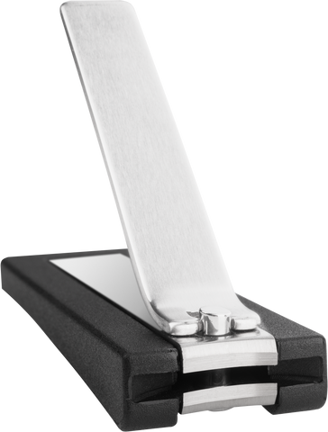 Queransicht eines ZWILLING Premium Nagelknipsers aus rostfreiem Edelstahl mit leicht gebogener Schneide und schwarzem Nagelfang.