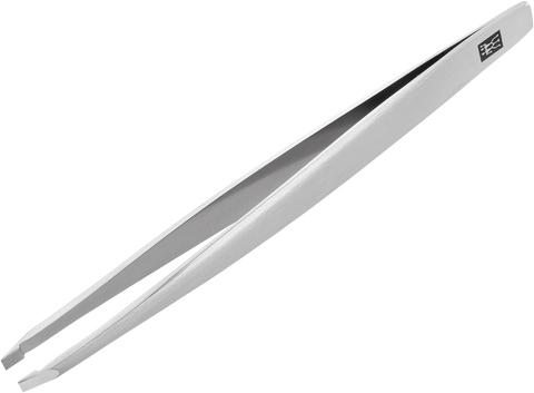 Queransicht der ZWILLING Premium gerade Pinzette aus rostfreiem Edelstahl mit handgeschliffenen, angerauten Spitzen mit großer Zupffläche.