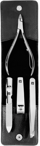 Geöffnetes ZWILLING Classic Set 4tlg. in schwarz mit essentiellen Pflegeinstrumenten aus rostfreiem Edelstahl.
