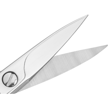 Nahaufnahme der geöffneten Schneide der ZWILLING Classic Nagelschere aus rostfreiem Edelstahl mit scharfen, präzisen Klingen.