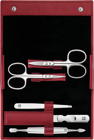 Geöffnetes ZWILLING Classic Set 5tlg. in rot mit den meistgenutzten Pflegeinstrumenten aus rostfreiem Edelstahl.