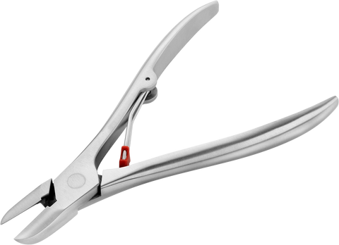 Queransicht einer ZWILLING Premium Nagelzange aus rostfreiem Edelstahl mit besonders scharfen Schneiden.