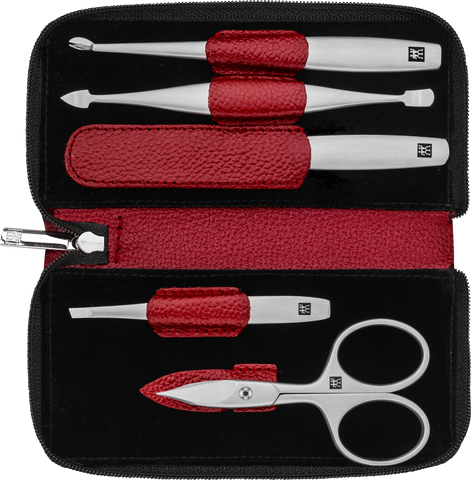 Geöffnetes ZWILLING Premium Maniküre Set 5tlg. in rot mit den meistgenutzten Pflegeinstrumenten aus rostfreiem Edelstahl.