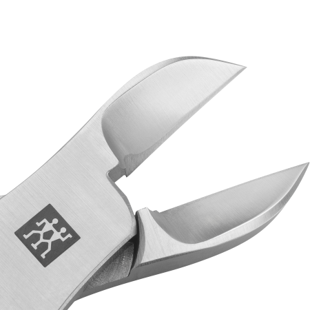 Nahaufnahme der geöffneten Schneide der ZWILLING Premium Nagelzange mit Pufferfeder aus rostfreiem Edelstahl.