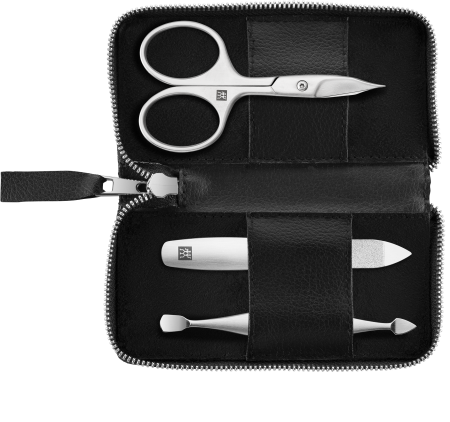 Geöffnetes ZWILLING Premium Apfelleder Set 3tlg. in schwarz mit essentiellen Pflegeinstrumenten (Nagel- und Hautschere, Nagelhautschieber und reiniger und Saphir-Nagelfeile) in matt-silber.