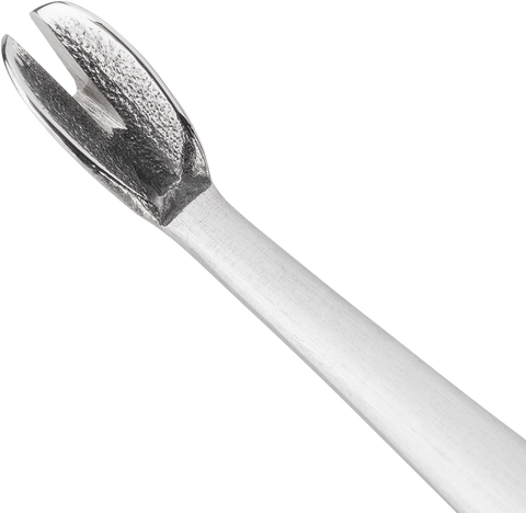 Queransicht eines ZWILLING Premium Nagelhautmessers aus rostfreiem Edelstahl mit V-förmiger Spitze.