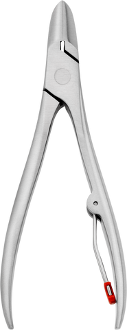 ZWILLING Premium Nagelzange aus rostfreiem Edelstahl mit besonders scharfen Schneiden.