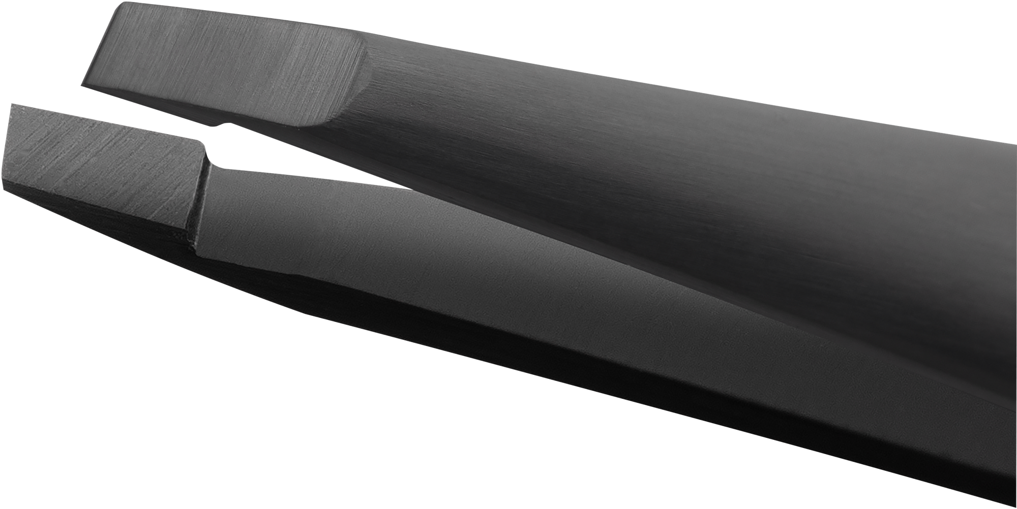 Queransicht der ZWILLING Premium schräge Pinzette in Schwarz mit angerauten, perfekt kalibrierten Spitzen