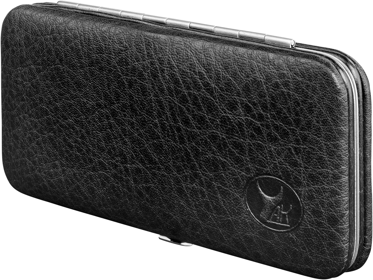 Frontalansicht eines geschlossenen ZWILLING Premium Sets 5tlg. in schwarz mit den meistgenutzten Pflegeinstrumenten aus rostfreiem Edelstahl.