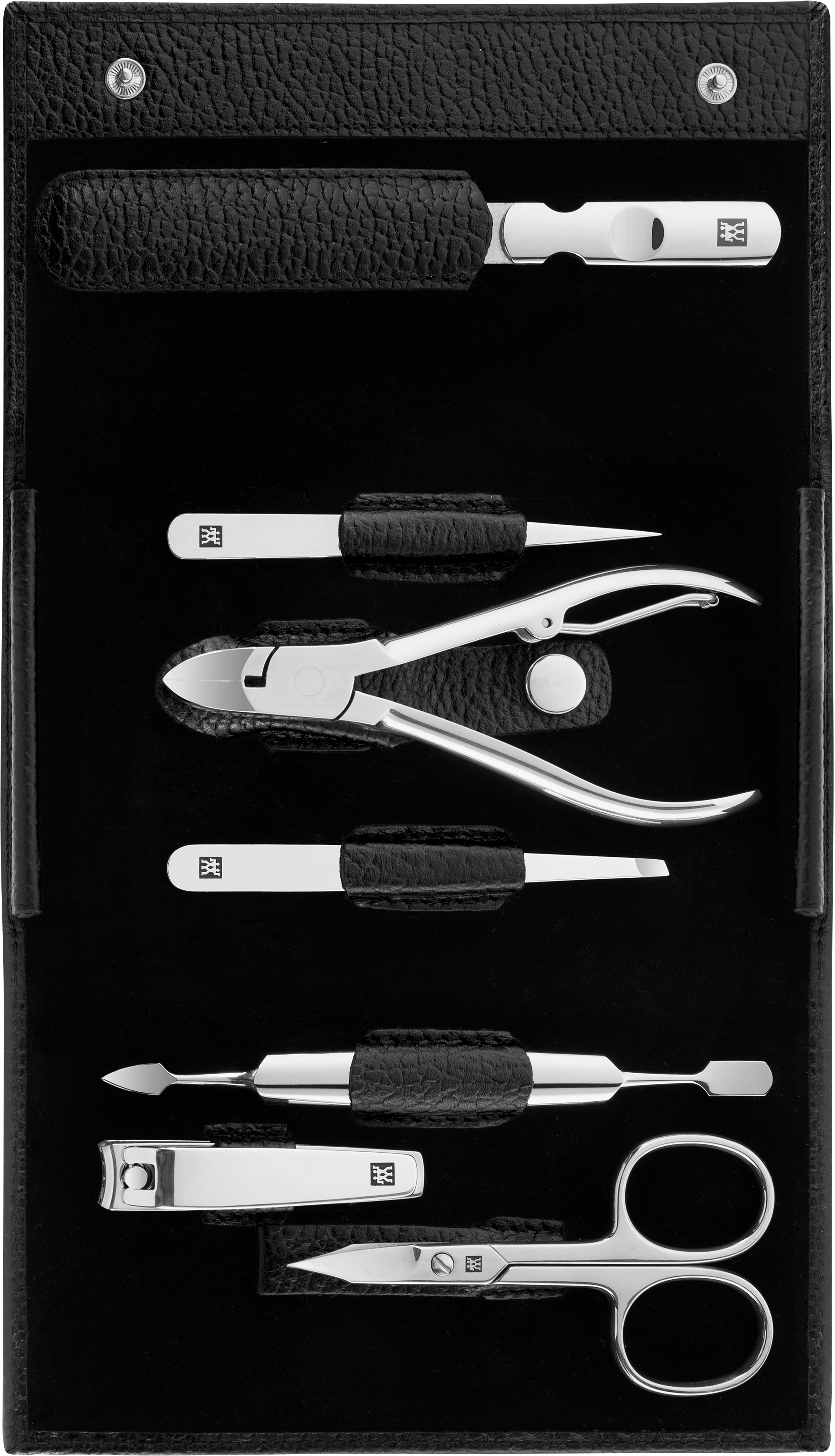 Geöffnetes ZWILLING Classic Set 7tlg. in schwarz mit den meistgenutzten Pflegeinstrumenten aus rostfreiem Edelstahl.