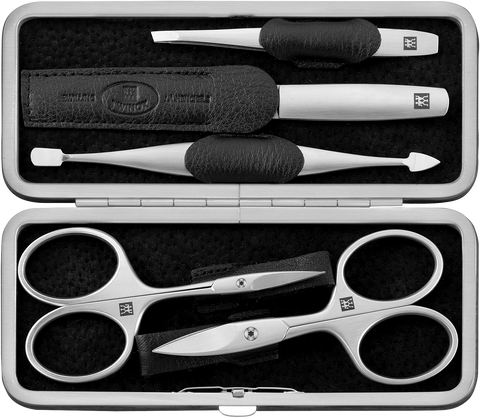 Geöffnetes ZWILLING Premium Set 5tlg. in schwarz mit Metallrahmen, mit den meistgenutzten Pflegeinstrumenten aus rostfreiem Edelstahl.