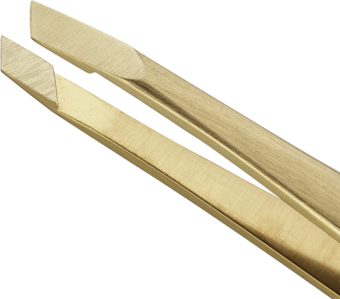 Queransicht der ZWILLING Premium schräge Pinzette in Gold mit handgeschliffenen Spitzen.