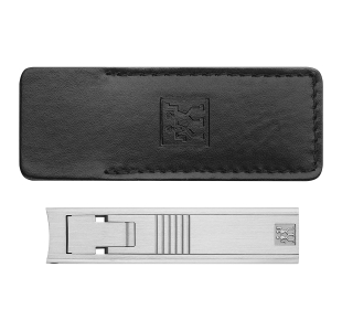 ZWILLING Premium Nagelknipser aus rostfreiem Edelstahl mit gebogener Schneide inklusive integrierter Nagelfeile und Lederhülle.