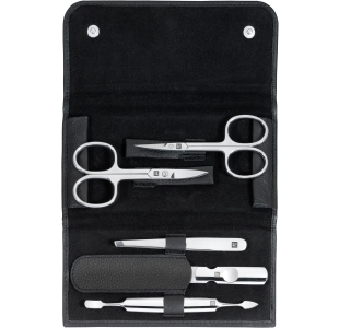 Geöffnetes ZWILLING Classic Set 5tlg. in schwarz mit den meistgenutzten Pflegeinstrumenten aus rostfreiem Edelstahl.