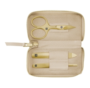 Geöffnetes ZWILLING Premium Set 3tlg. in beige mit essentiellen Pflegeinstrumenten in gold.