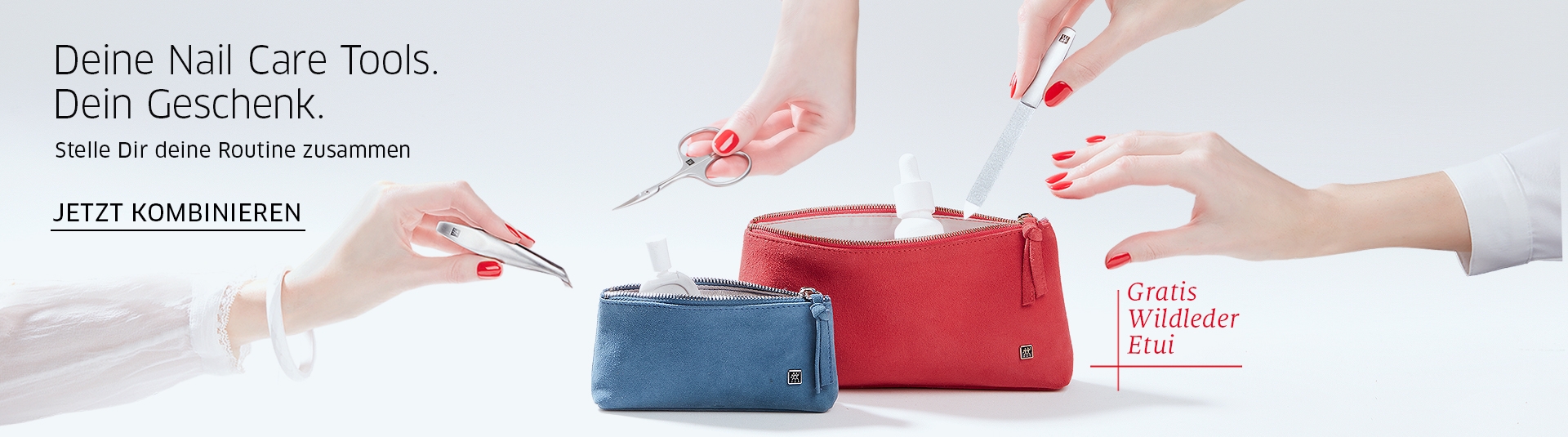 Hände bestücken zwei ZWILLING Wildleder Etuis mit unterschiedlichen Maniküre Tools.